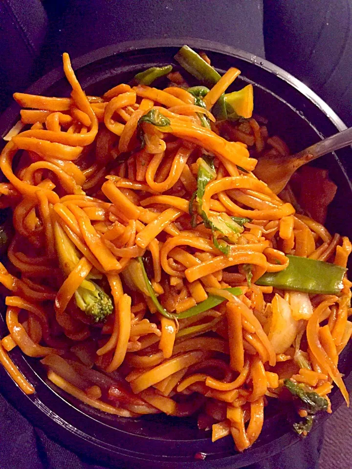 Vegan Vegetable Lo Mein|Izzie Gomezさん