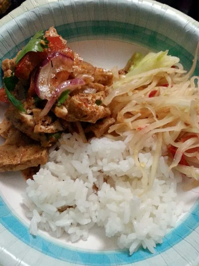 papaya salad with tofu yum nua salad and rice.|Polly Gelfusoさん