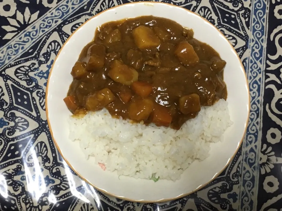 昨日の夕食はカレーライスを作りました。  甘口で固めのルーに仕上げました(#^_^#)    #咖喱饭  #카레라이스  #カレーライス  #curryandrice|まりっぺさん