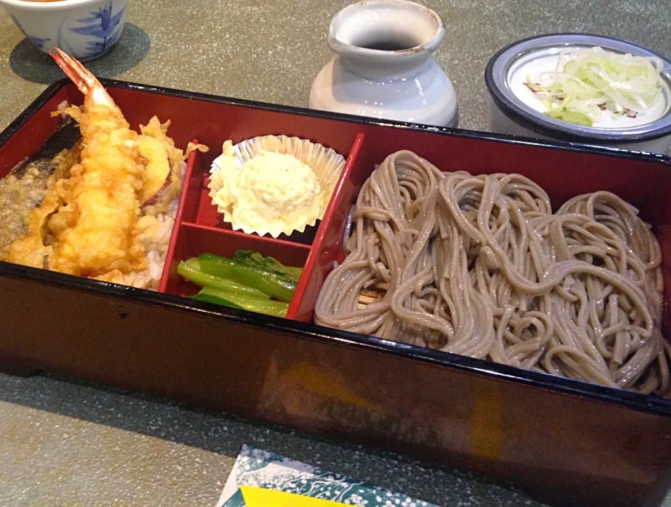 営業マンの昼ごはん  小もりそばと小天丼|ぽんたさん