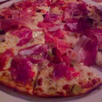 Snapdishの料理写真:Chorizo-salami-pancetta pizza! #salami #pancetta #chorizo #thincrust #cheese #homemade|Yovina Permallさん