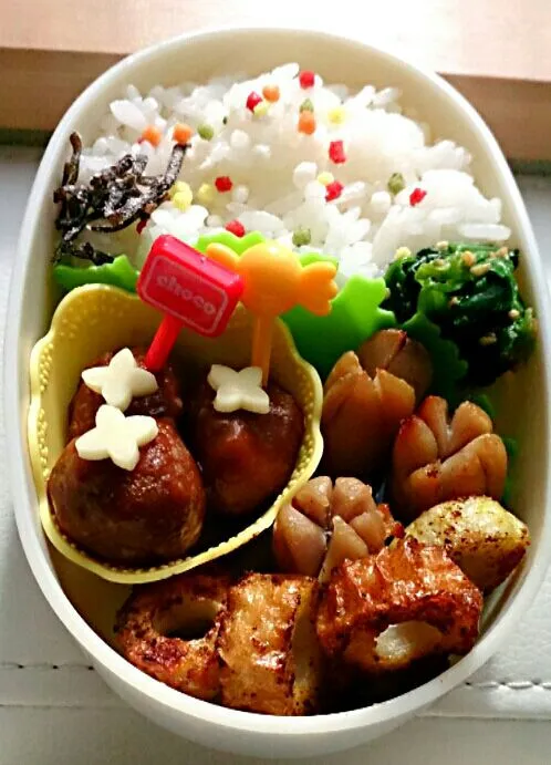 幼稚園弁当 ミートボール弁当
ミートボール、竹輪のカレー揚げ、ほうれん草のごま和え、ウインナー、
簡単弁当|とだともさん