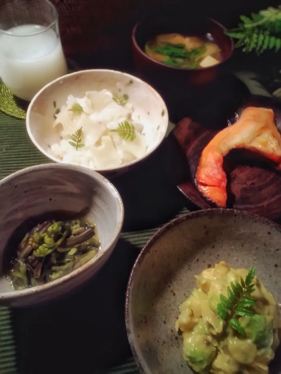 OMさんの料理 アボカドと姫皮の酢味噌和え、たたき蕨の三杯酢、筍ご飯、酒粕ソーダ 等  #山菜 #ウチのハーブ|こいさんさん