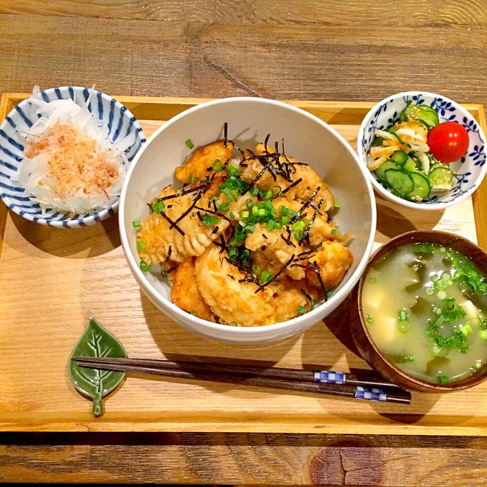 とり天丼、きゅうり酢の物、オニオンスライス|Nao Yamadaさん