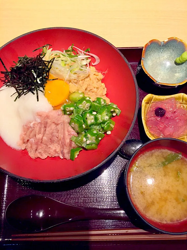 オクラのネバトロ丼|くぽさん