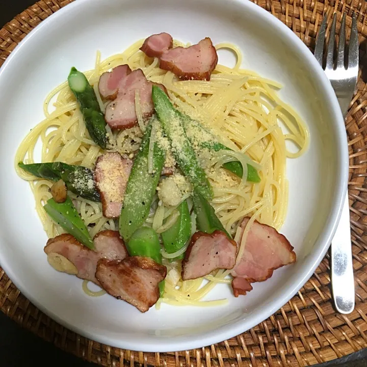 Snapdishの料理写真:地物アスパラのベーコンのパスタ|斉藤 彰さん