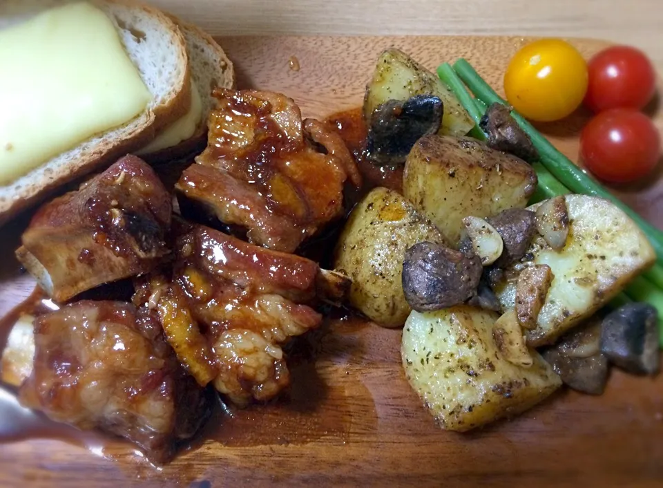 ハニーマーマレードのスペアリブとガーリックポテト
Honey marmalade sparerib and garlic potato|Hiroさん