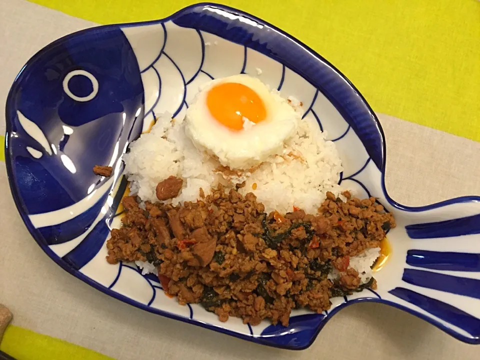 ヤミアガリなので簡単にガパオライス🇹🇭飾り野菜が何も無いぞ😭|にゃあ（芸名）さん