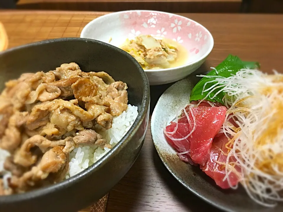 Snapdishの料理写真:生姜焼き丼とツナと白菜の和え物と鮪|こたろさん