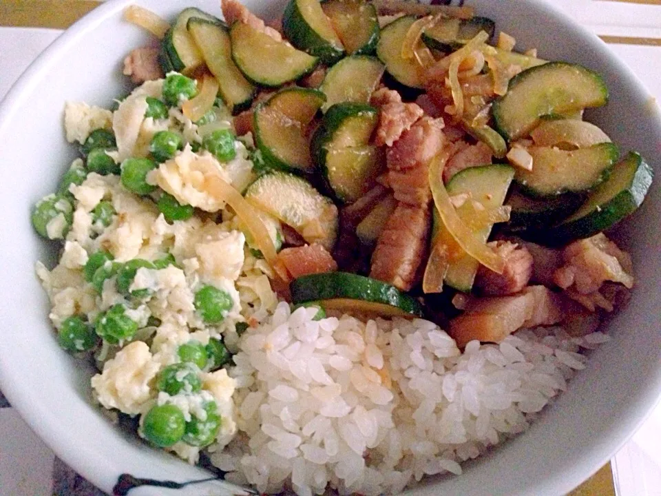 Pork belly stir fried with cucumbers and onions and silky eggs with peas over rice|Emmaさん