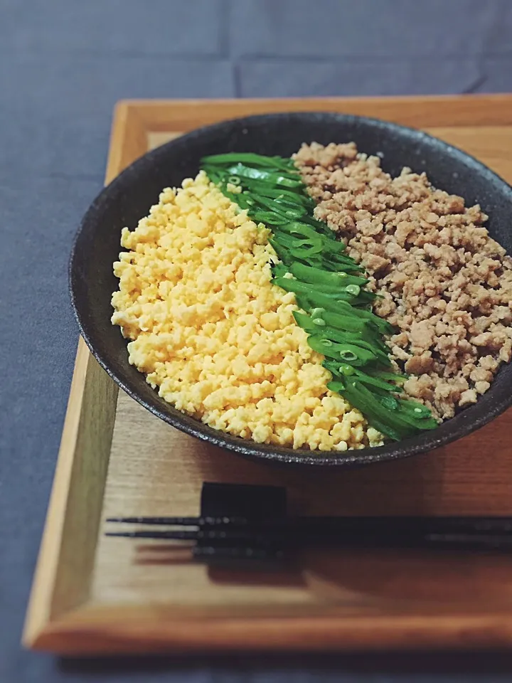 Snapdishの料理写真:鶏そぼろの三色丼|rick chanさん