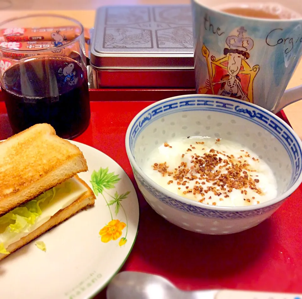 breakfast, natural yogurt with honey and soba_cha|nakさん