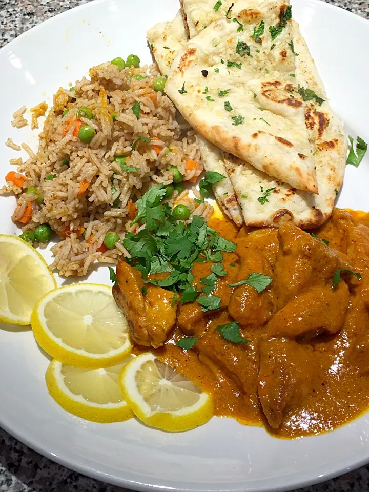 Butter chicken, naan bread and rice|ted mantasさん