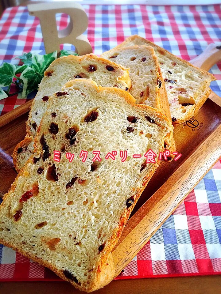 朝ごパン❤️ミックスベリー食パンᐠ( ᐢ ᵕ ᐢ )ᐟ|ばろんさん