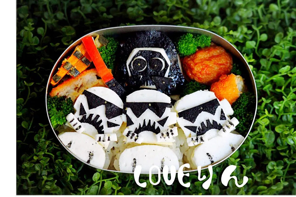 スターウォーズから

ダースベイダーとストームトルーパー
のお弁当|LOVEりんさん