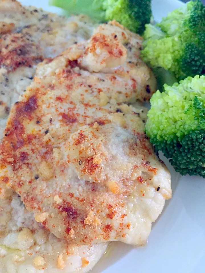 Baked Breast Fillet with lemon, black pepper, garlic  & paprika powder|Tari's Kitchenさん