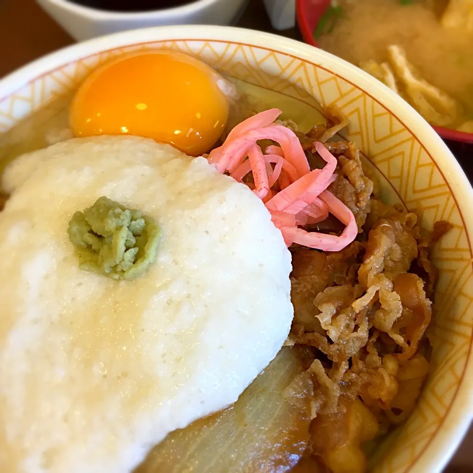 すき家の牛丼🎵
並卵味噌汁山かけ。|米さん