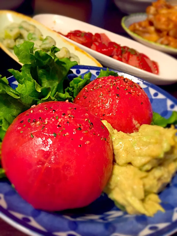 簡単湯むきで冷やしトマトの明太アボカドサラダ🍅|eriさん