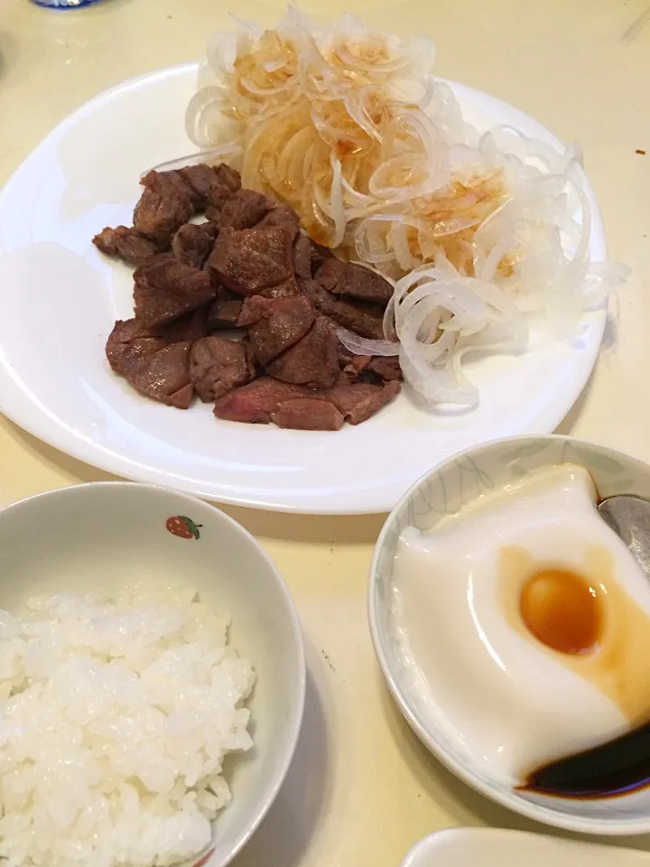 おうちご飯。牛タン焼きと胡麻豆腐|トモさん