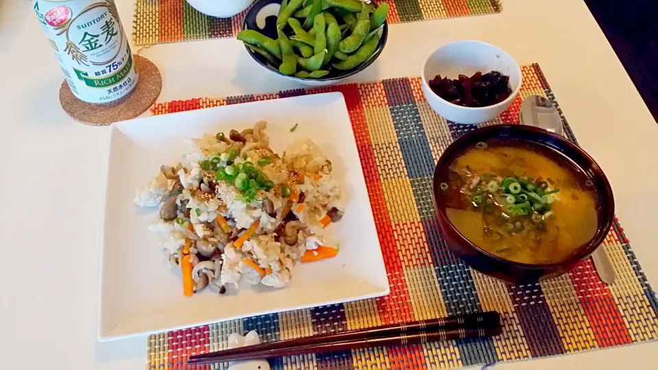 Snapdishの料理写真:今日の夕食　根菜と鶏むね肉の炊き込みご飯、ひき肉の豚汁、枝豆、実家でもらった佃煮|pinknari🐰🌈さん