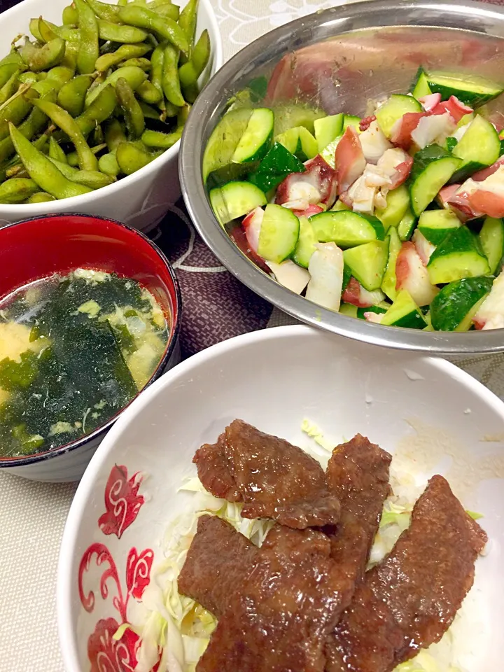 Snapdishの料理写真:カルビ丼☆タコキムチ☆卵スープ|MEGUMIさん