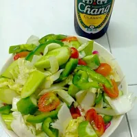 Salad and Chang beer|tiwakornさん