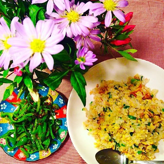 Snapdishの料理写真:ピーマンのおかか醤油炒めと、卵炒飯|Yoshimi Sameshimaさん