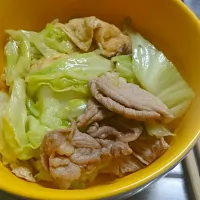 豚肉と油揚げとキャベツの柚子胡椒炒め|あおいさん