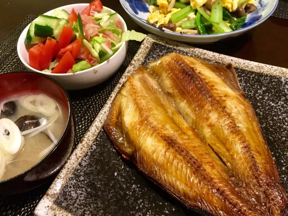 縞ホッケ焼き定食
縞ホッケ
小松菜とシメジ炒め
生ハムサラダ
シジミみそ汁|Jun  Sakamotoさん