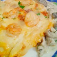 Chicken lasagna topped with shrimps and mushroom sauce #chicken #shrimp #mushroom #lasagna #homemade|Yovina Permallさん