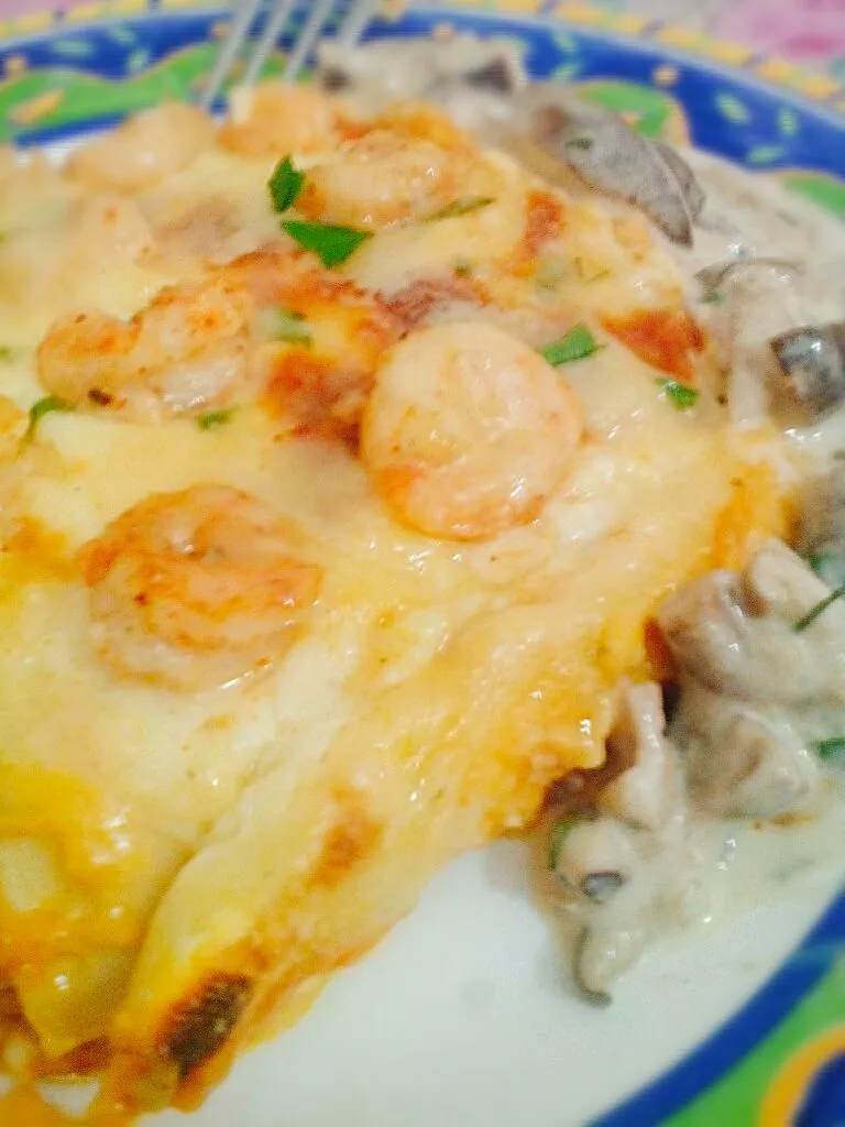 Chicken lasagna topped with shrimps and mushroom sauce #chicken #shrimp #mushroom #lasagna #homemade|Yovina Permallさん