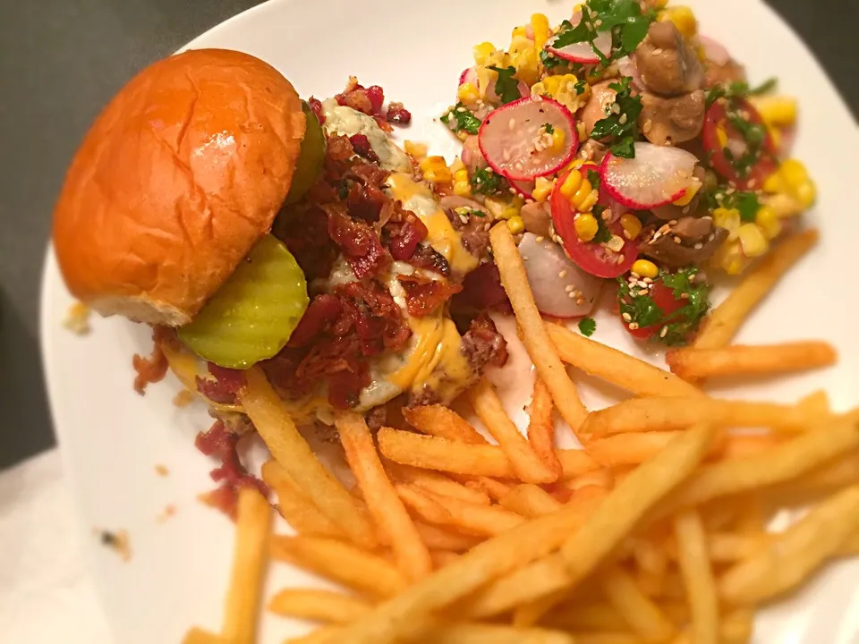 Bleu cheese burger with bacon jam. Corn and mushroom salad on the side.|TJ McAfoosさん