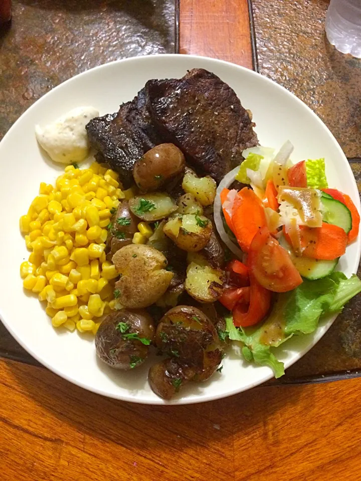 Steak, Potatoes, Corn,&Salad|Milka Papricaさん