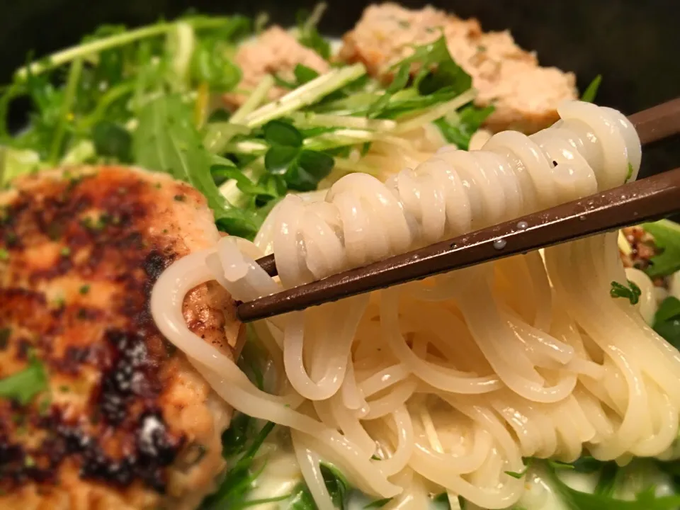 Snapdishの料理写真:鮪の焼き薬味団子 豆乳そうめん8|半田手延べそうめんの店 阿波や壱兆さん