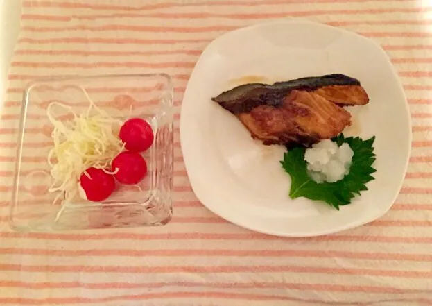 Snapdishの料理写真:ぶりの照り焼き|Rika Kobayashiさん