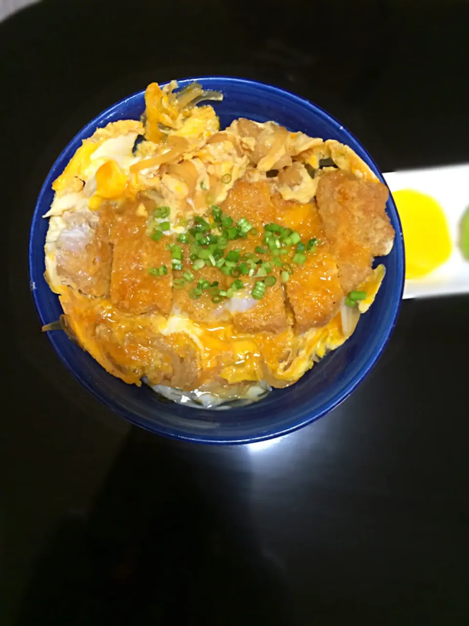 今日のお昼はド〜ンとカツ丼|にゃおさん