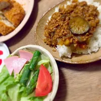 Snapdishの料理写真:仕事終えて帰宅したら
晩ご飯が待ってました！楽チンできた！
誕生日バンザイ！娘よサンキュー♥️|Tomomi Kigoshiさん