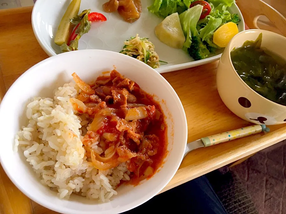 Snapdishの料理写真:ハヤシライス🍛こんにゃく押し麦入りご飯で。|かわちさん