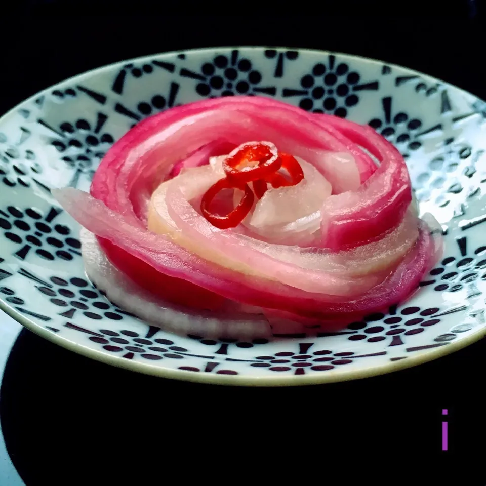 Snapdishの料理写真:Yumi103さんの料理 新玉葱の甘酢漬 【Sweet and sour pickled seasonal onions】|izoomさん