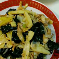 Fresh Gui Zhu bamboo shoots stir-fried with black fungus and pork 新鮮桂竹筍炒黑木耳肉片|Cindyさん