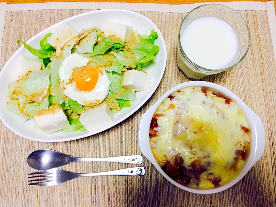 半熟目玉焼き豆腐サラダ
ミートソースご飯|にしさん