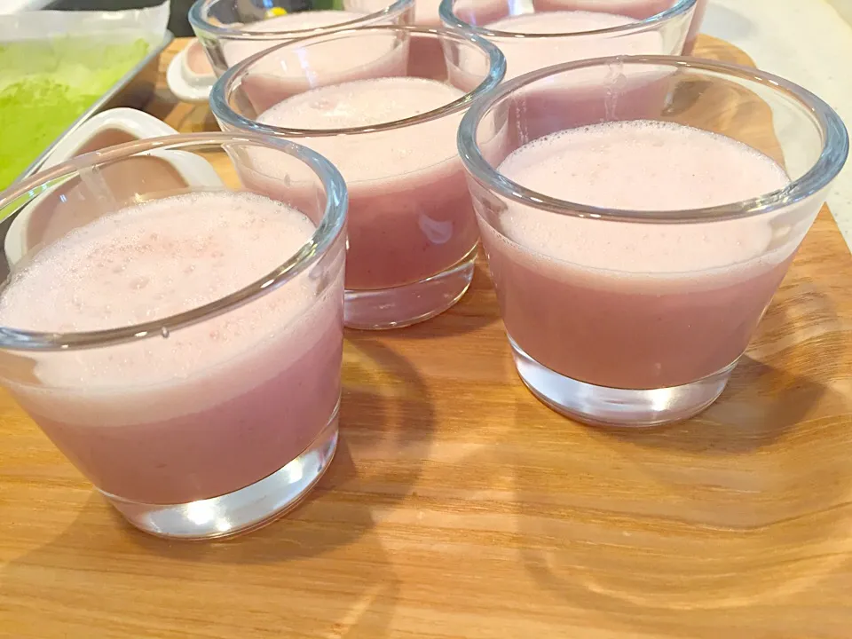 イチゴとチェリーのスムージー|えみさん