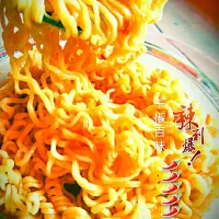 Snapdishの料理写真:EXTRA SPICY CURRY INSTANT NOODLES  #simpledish #ramen|VeeNee Taesiwaratさん