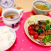 Snapdishの料理写真:なすとピーマンの肉味噌炒め|でこぽんさん