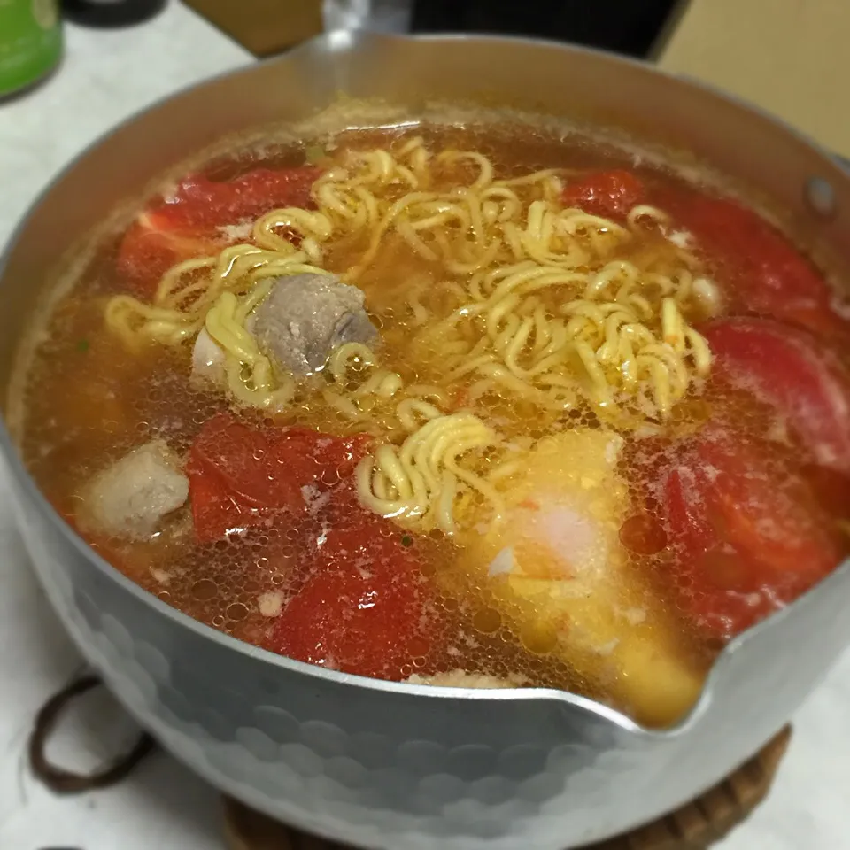 醤油ラーメン、トマトと鶏モモ入り|Sakura.Kさん