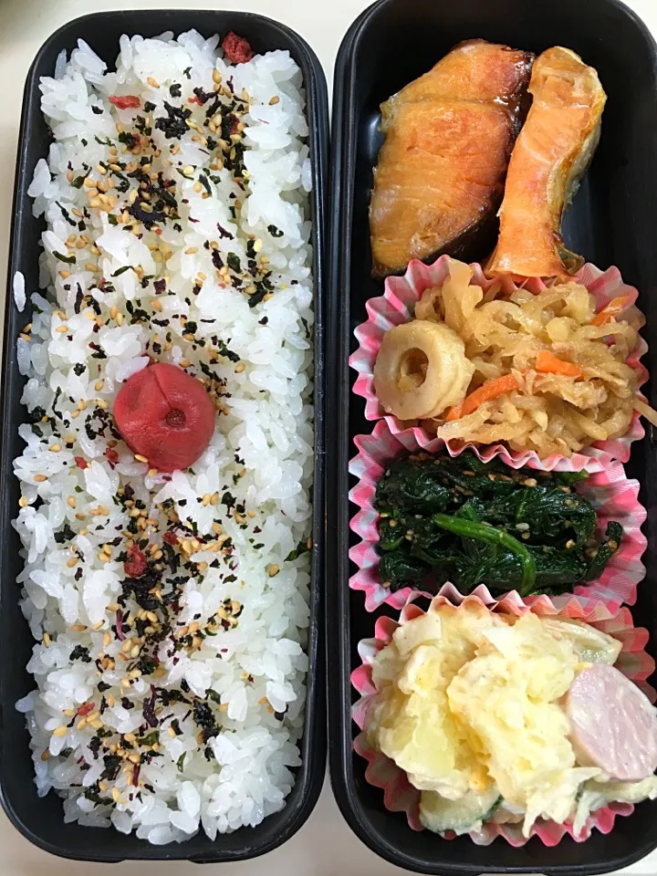 塩鮭 切り干し ほうれん草胡麻和え ポテトサラダ弁当。|Kumiko Kimuraさん