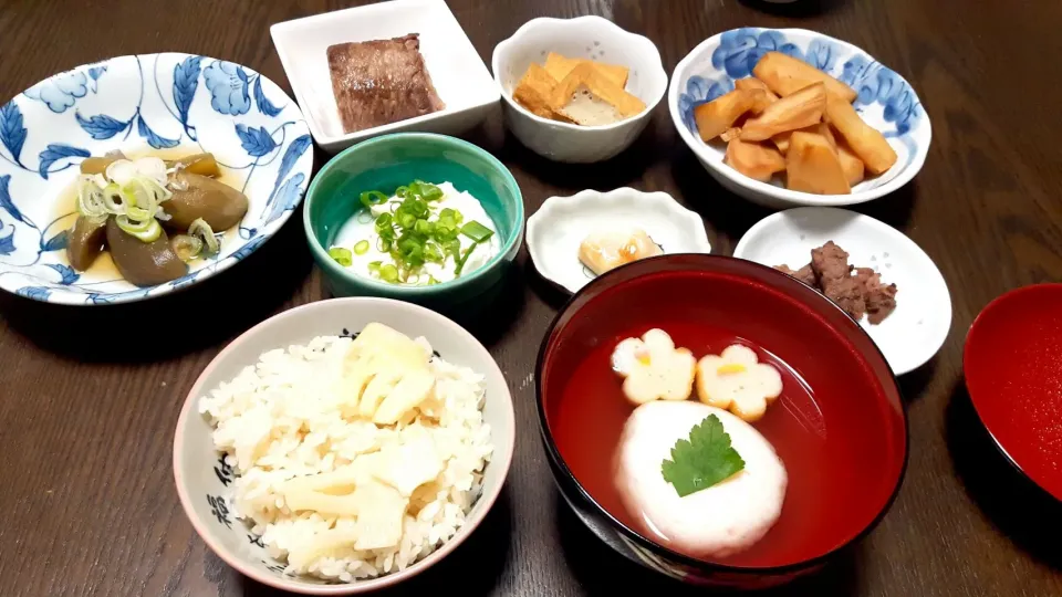 なすの煮浸し
肉巻き
筍
タケノコご飯
海老しんじょう|Harukaさん