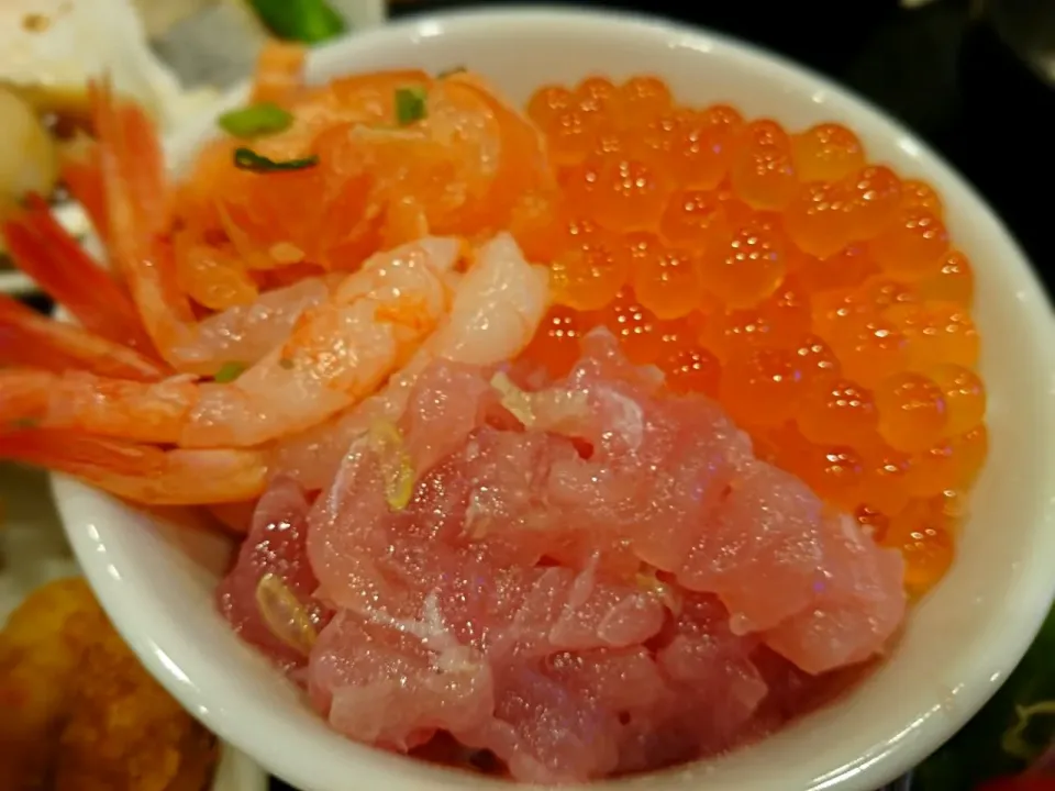 朝食バイキングの海鮮丼|イヌノヒトさん