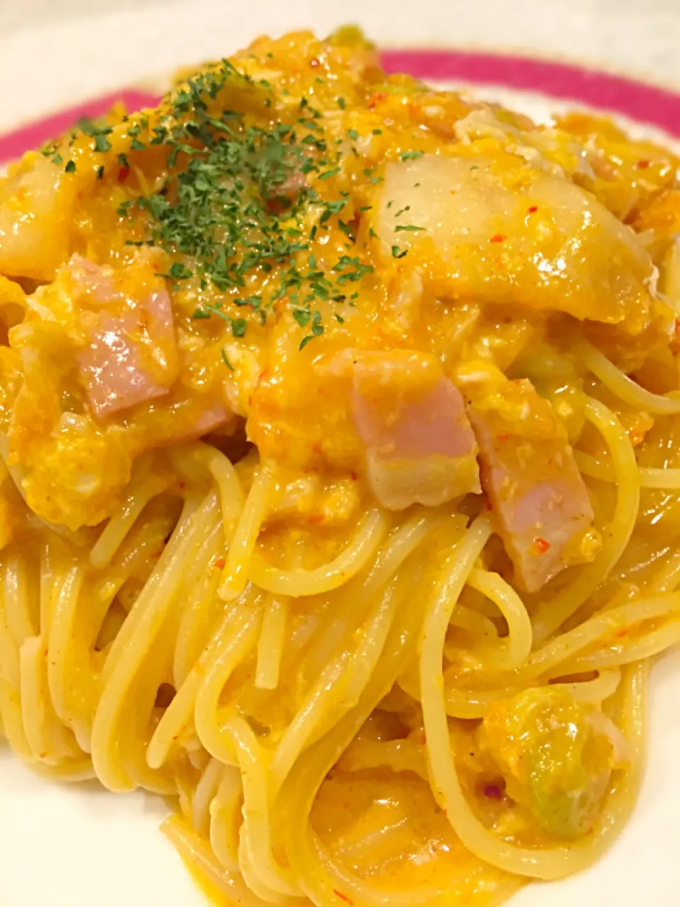 卵とベーコン、キムチのパスタ。カルボナーラ風！この店はどのメニューも美味しい〜|Tomyさん