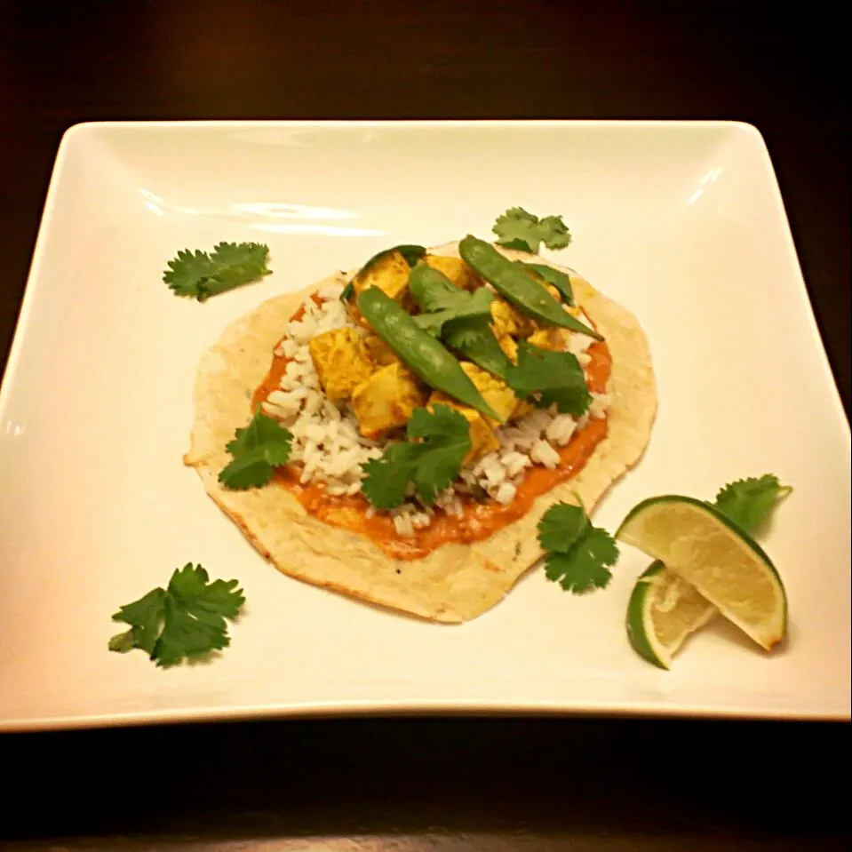 Chicken Tikka Taco w/ Cilantro Lime Rice, Sugar Snap Peas, & Masala Sauce on a Naan Style Grilled Flat Bread|Chef Cam Wolfeさん